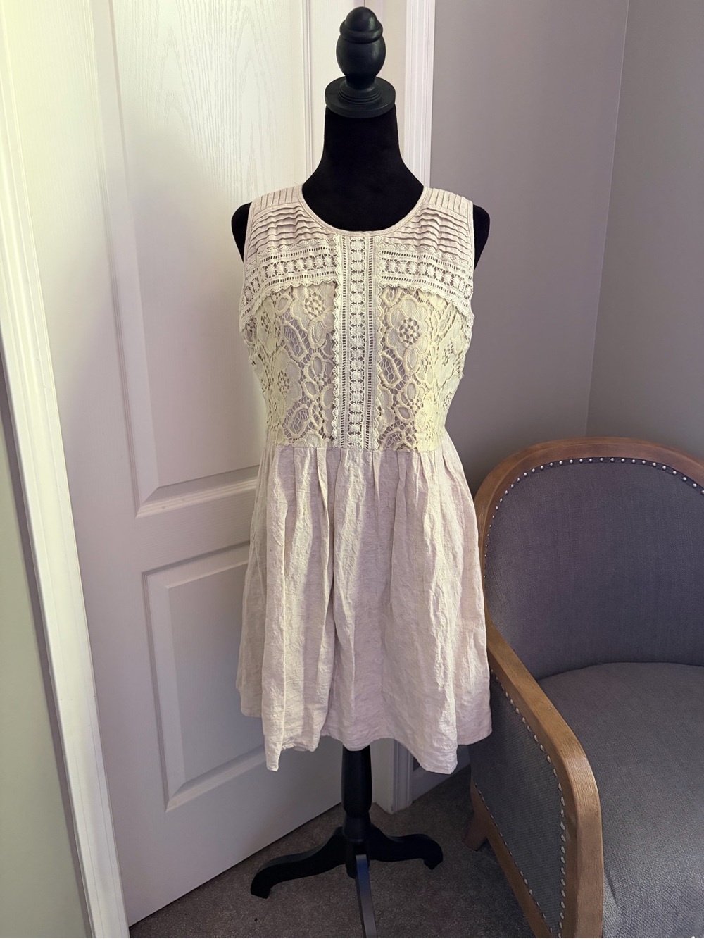 Esley Lace Bodice Sleeveless Midi Dress in Cream